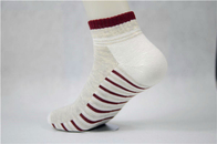 Αντιολισθητικές κάλτσες πολυεστέρα ιδρώτα απορροφητικές για το ηλικιωμένα μέγεθος και το χρώμα συνήθειας