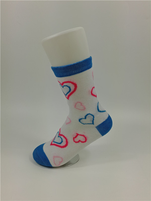 Οι πλεκτές αντιβακτηριακές κάλτσες βαμβακιού παιδιών με τα διαφορετικά χρώματα κάνουν στη διαταγή