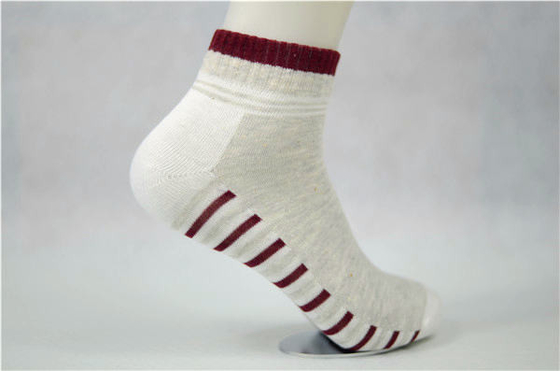 Αντιολισθητικές κάλτσες πολυεστέρα ιδρώτα απορροφητικές για το ηλικιωμένα μέγεθος και το χρώμα συνήθειας