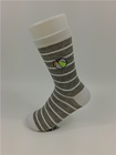 Οι αναπνεύσιμες κάλτσες βαμβακιού παιδιών υπηρεσιών cOem δροσίζουν των ατόμων από τα διαφορετικά λωρίδες χρώματος