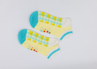 Όλες εποχών οι αντιβακτηριακές κάλτσες αστραγάλων ιδρώτα απορροφώντας για τους άνδρες και τις γυναίκες αποτελούνται από το αντιολισθητικό υλικό βαμβακιού